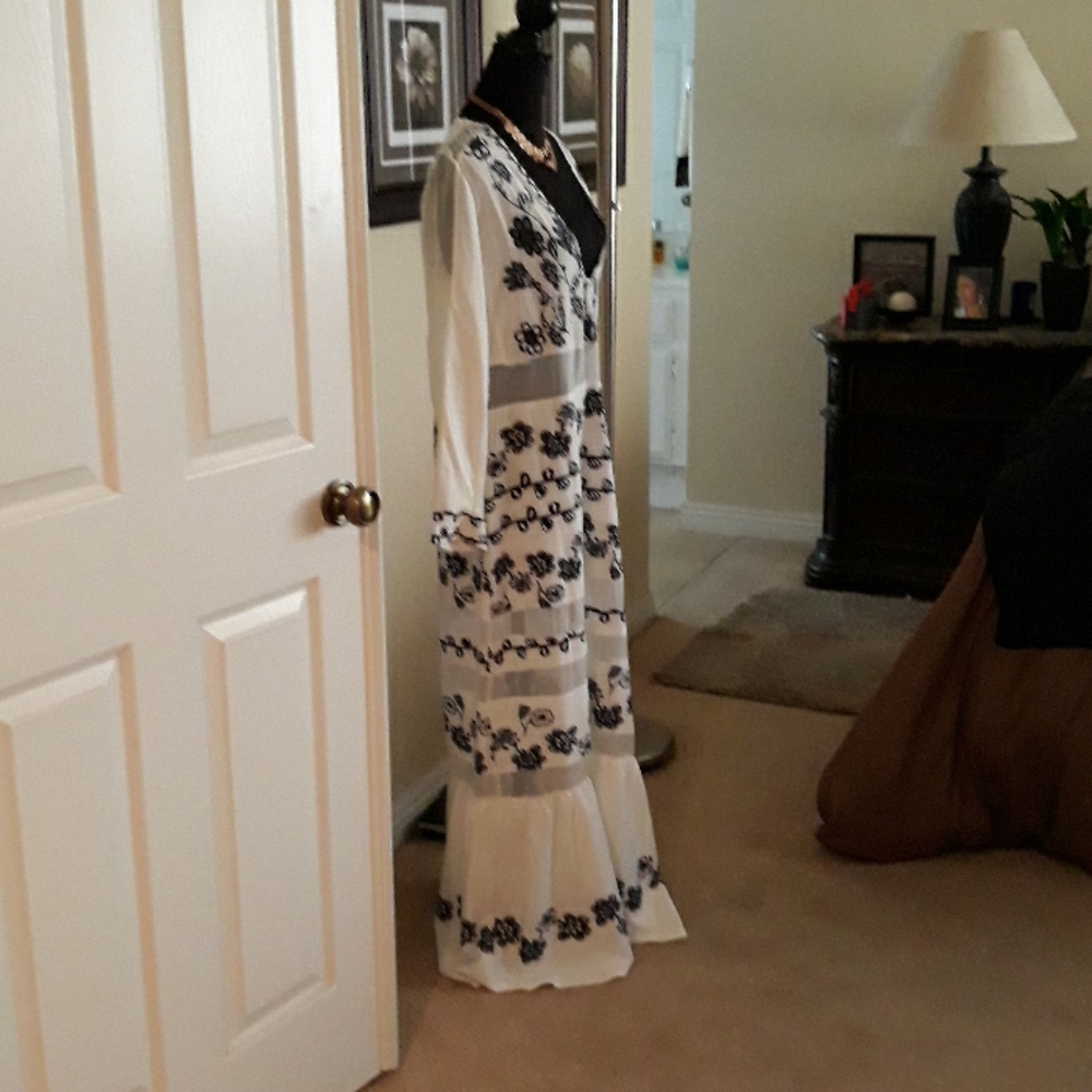 LONG WHITE DRESS